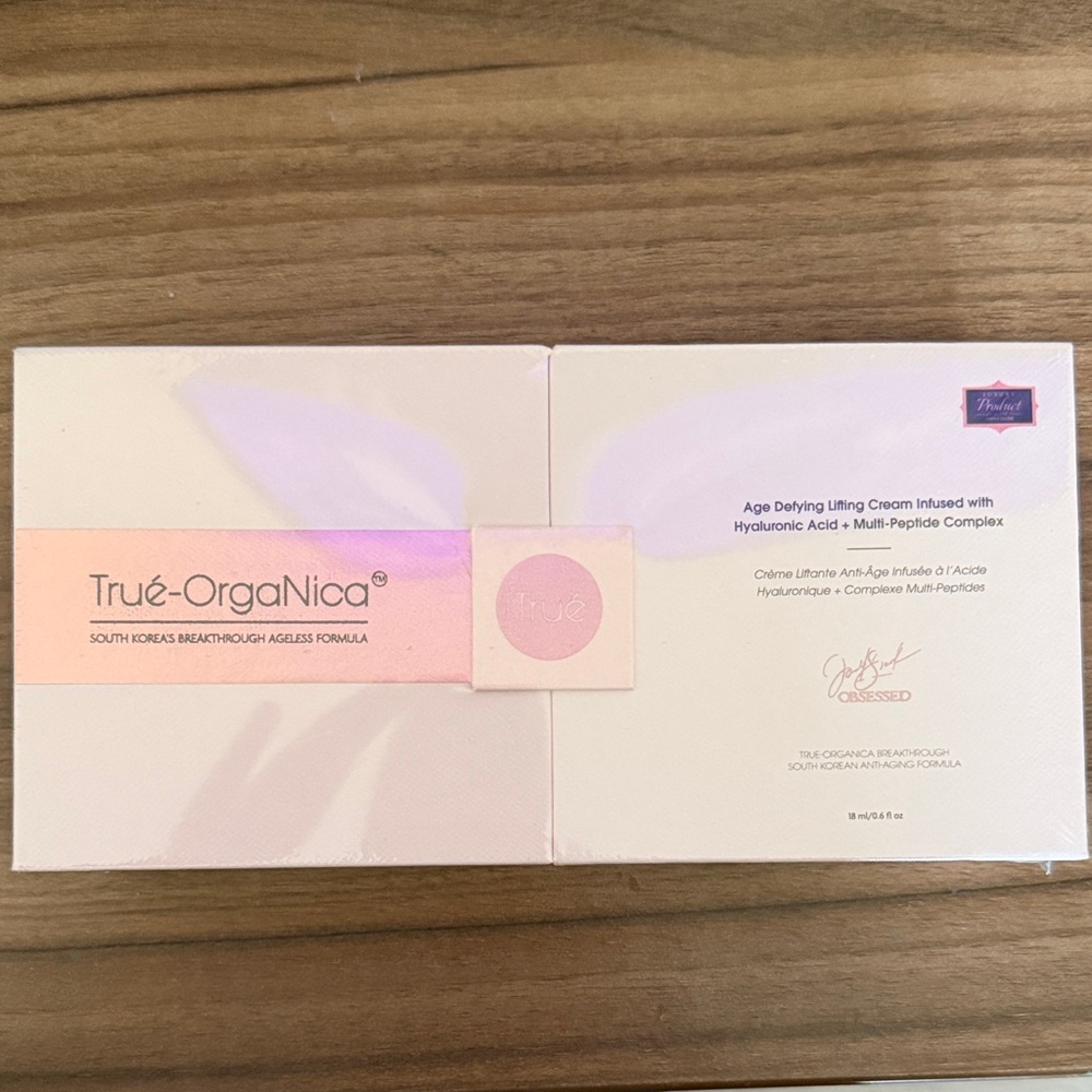 Truē-Organiqa Age Defying Lifting Cream - Pale Pink & White